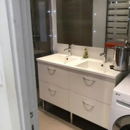 Apartment Nice Flat 15 Minutes From The Beach *